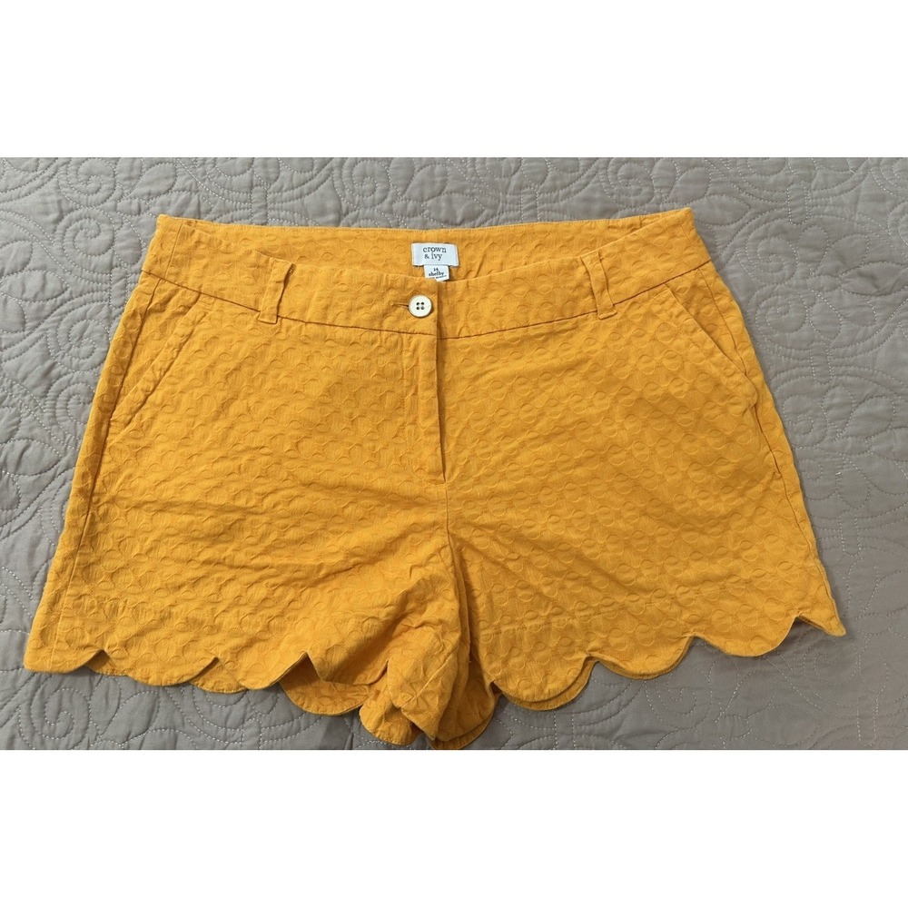 Crown & Ivy Shelby Scalloped Hem Shorts, Golden Yellow, Size 14 3"